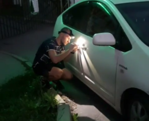 Вскрытие автомобиля Тойота Приус / Toyota Prius в 20м кузове через замочную скважину двери и без отгибания двери