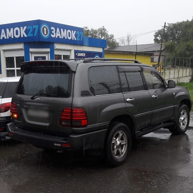 Выкидной ключ для Toyota Land Cruiser 100