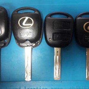 Lexus LX470 сломались со временем 2 ключа в месте соединения лезвия ключа и пластиковой части
