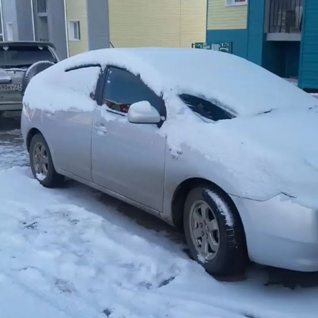 Toyota Prius разрядился аккумулятор - открыть дверь водителя