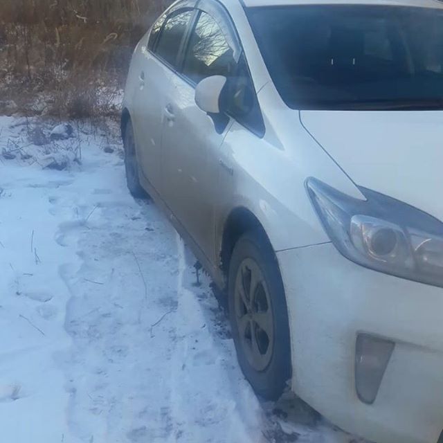 Заблокировал все двери через телефон по gsm Toyota Prius