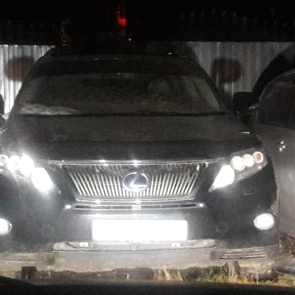 Мастер компании открыл Lexus Rx450H через замочную скважину двери, без отгибания двери