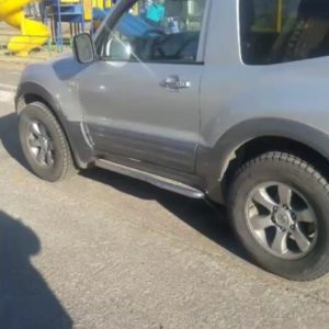 Mitsubishi Pajero заблокировались двери, а ключ остался внутри