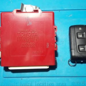 Toyota Mark X 2005 потерял единственный ключ от своего автомобиля, но остался брелок от сигнализации