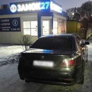 BMW 5 серии E60 заклинил замок зажигания из-за изношенных секретов и механического ключа