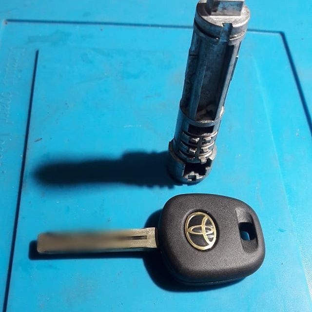 Toyota Windom неожиданно заклинил замок зажигания