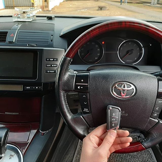 Toyota MarkX дополнительный ключ с кнопками
