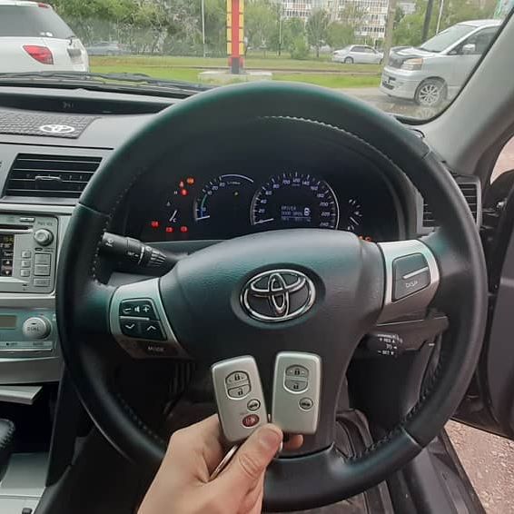 Toyota Camry смарт ключ для такого автомобиля очень редкий