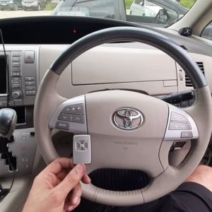 Toyota Estima Hybrid открыть машину без отгибания двери и без использования проволоки