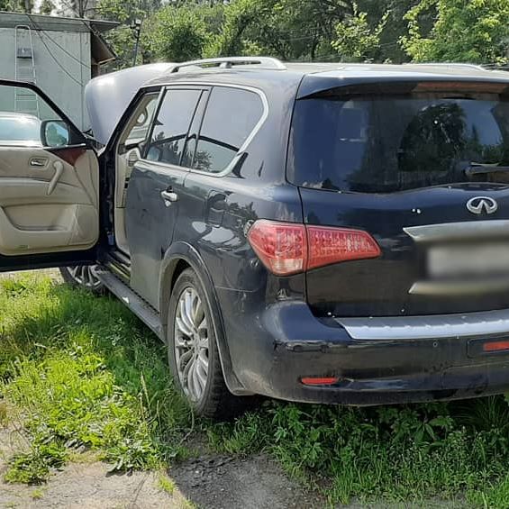Infiniti QX80 открыть машину через замок двери без повреждений