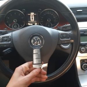 Volkswagen Passat B6 потерял единственный чип ключ - двери авто заблокированы