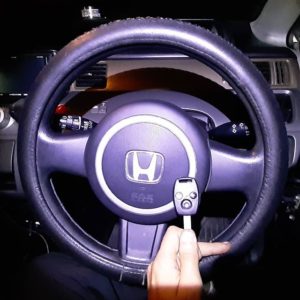 Honda StepWagon мастер открыл машину без отгибания дверей