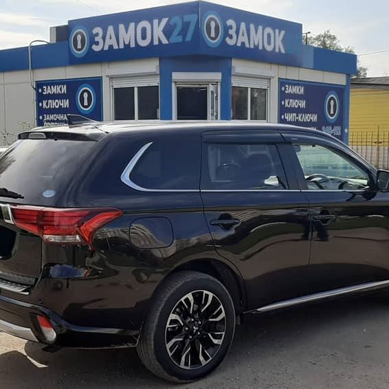 Mitsubisgi Outlander запрограммировали дополнительный смарт ключ в систему иммобилайзера