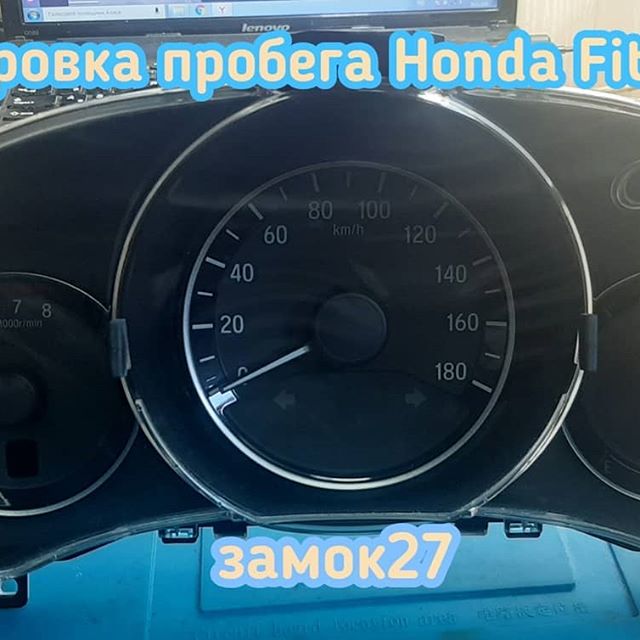 Honda Fit откорректировать показания одометра в приборной панели