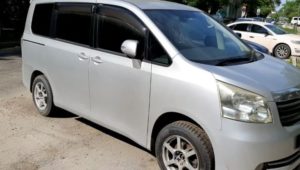 Toyota Noah открыть машину