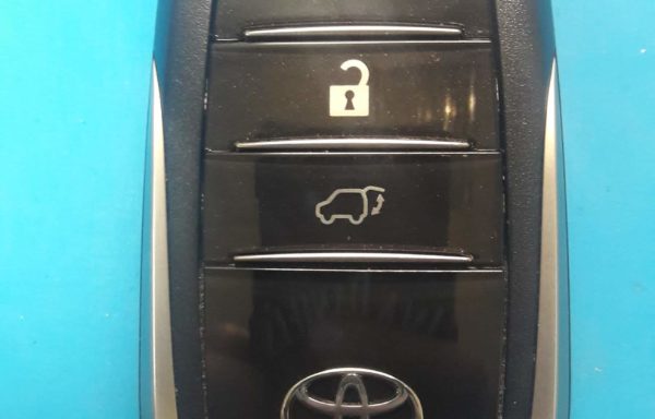 Kлюч для Toyota Land Cruiser 200 2015-2019